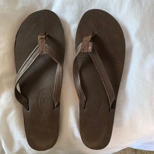 rainbow flip flops. single with arch